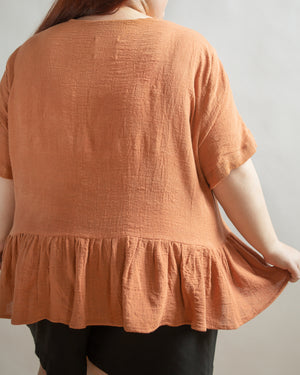 THE NATURALLY DYED PEPLUM TOP IN COTTON GAUZE