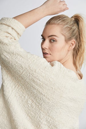 THE MID-WEIGHT T SWEATER